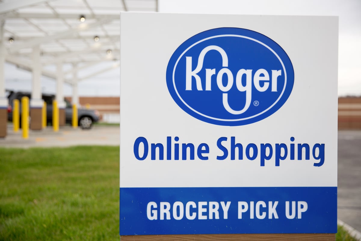 kroger-online-shopping-grocery-pick-up-sign