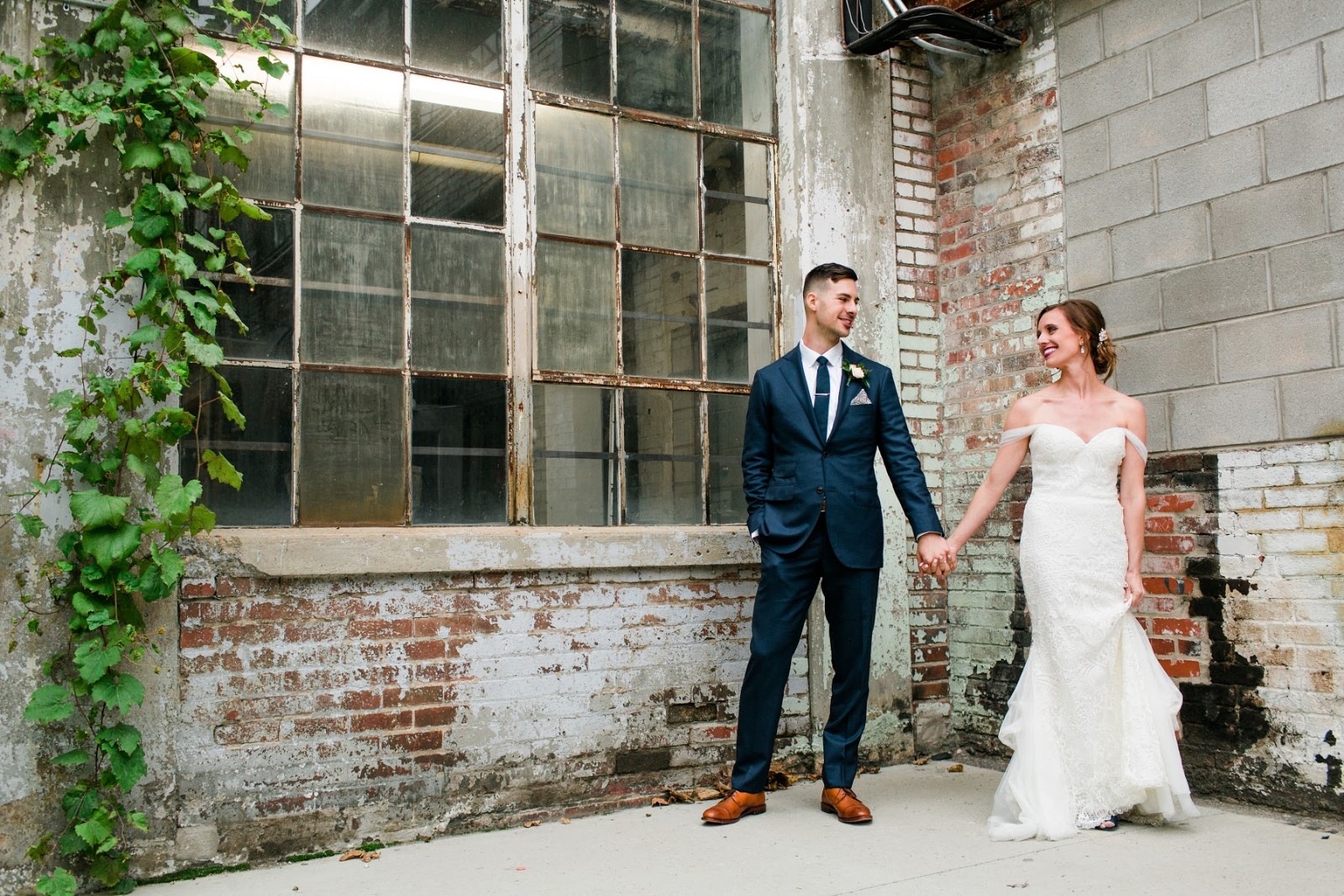 vince-leigh-wedding-outdoor-glass-brick-cement