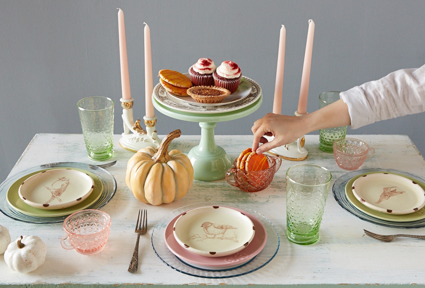 thrifted-table-setting-green-pink-pastel